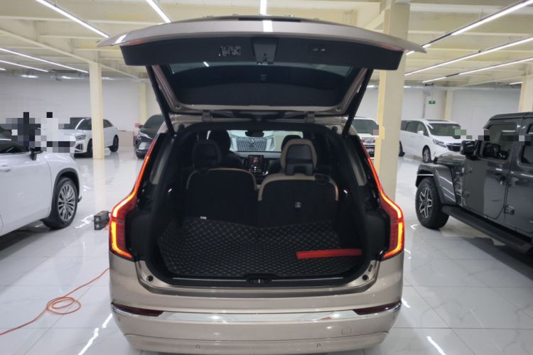 Used Volvo XC90 2025 Facelifted B6 Zhiyuan Luxury Version with 6 Seats
