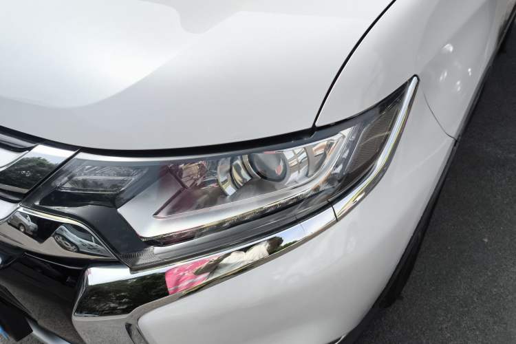 Used Mitsubishi Outlander 2017 2.0L Two-Wheel Drive Glory Edition 5 Seats