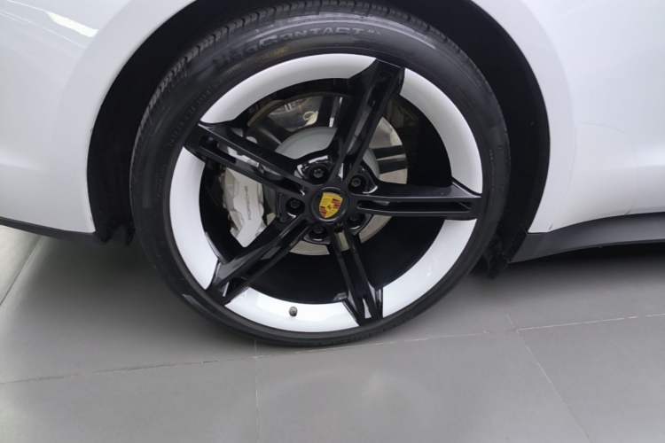 Used Porsche Taycan 2022-Year Updated Taycan Right Rear Wheel Hub