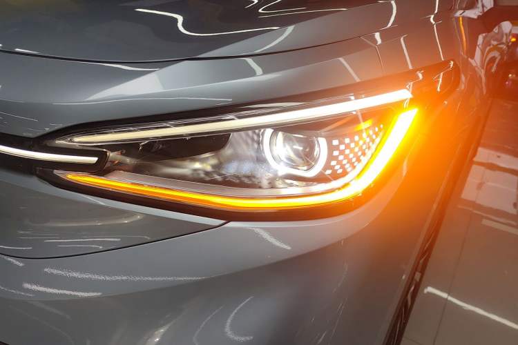 Used Volkswagen ID.4 X 2023 Pure Long-Range Version Left Front Headlight