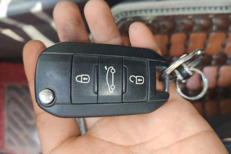 Used Citroen Elysee 2015 Zhishang Edition 1.6L Manual Fashion Model

