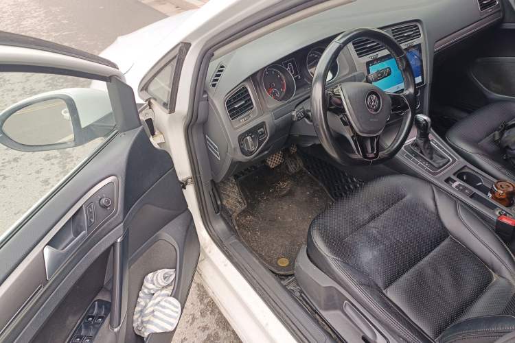 Used Volkswagen Golf 2015 1.4TSI Automatic Comfort Model
