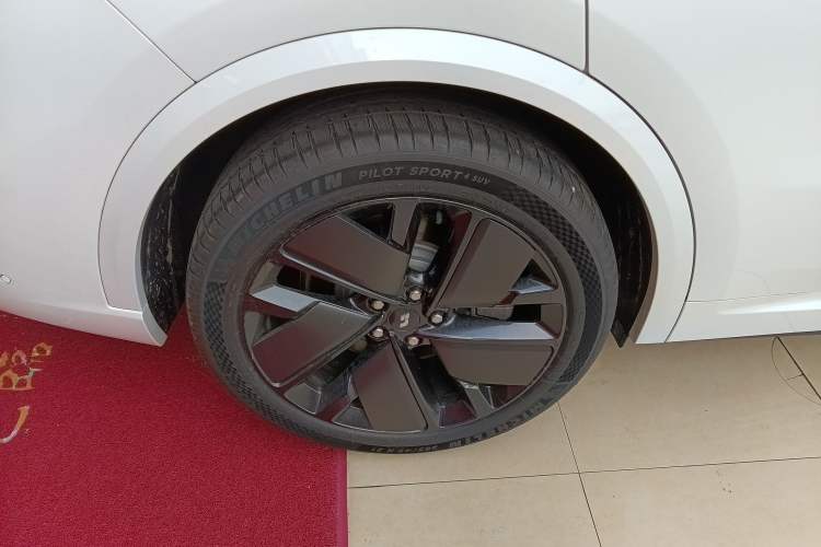 Used Li Auto L9 2025 Ultra Smart Refreshed Edition Right Rear Wheel Hub