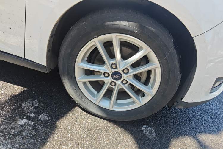 Used Ford Focus 2018 Hatchback Classic 1.6L Automatic Trendy SmartDrive Edition
