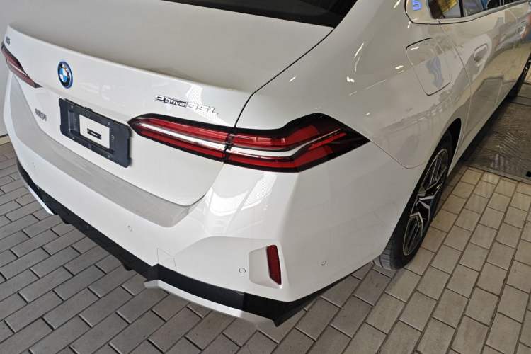 Used BMW i5 2024 eDrive 35L M Sport Package Exterior 3