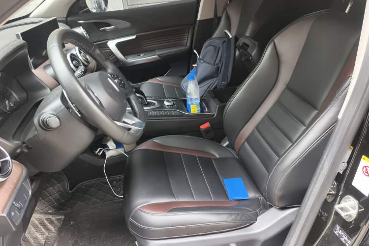 Used Wey VV5 2021 1.5T Two-Wheel Drive Color Pioneer