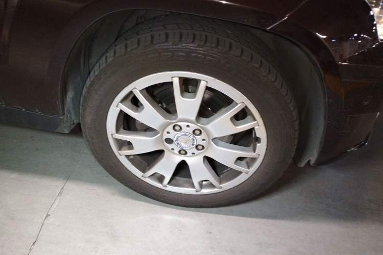 Used Mercedes-Benz GLK-Class 2010 GLK 300 4MATIC Fashion Model Right Front Wheel Hub