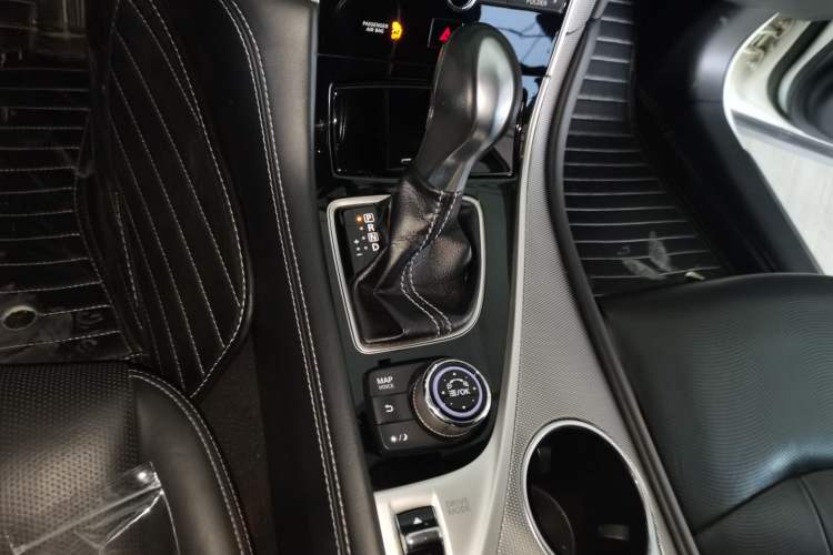 Used Infiniti Q50L 2016 2.0T Enjoyment Edition Gear Lever