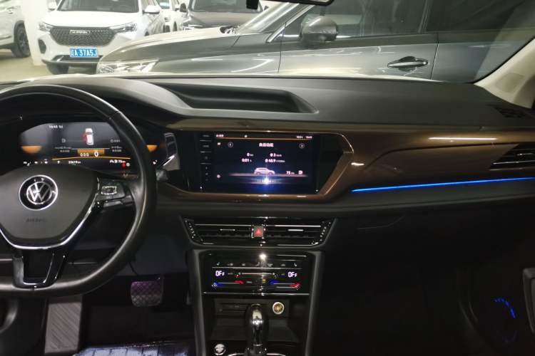 Used Volkswagen Tharu 2022 280TSI Two-Wheel-Drive Luxury Edition Audio And AC Panel