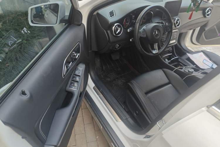 Used Mercedes-Benz GLA 2018 GLA 200 Sport Edition Driver Seat