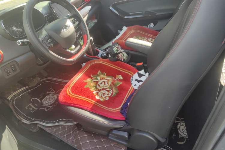 Used Chery QQ Little Ant 2022 Restyled Version Sweet Pink Edition Half-Sugar Version 30.6 kWh 30 kW 301 km Left Front Seat