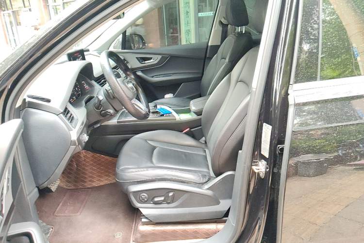 Used Audi Q7 2019 55 TFSI Technology Edition Left Front Seat