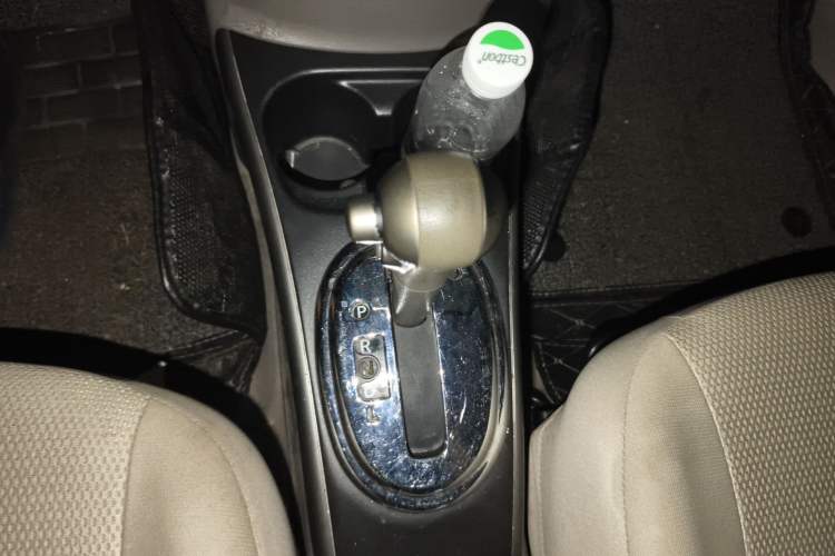 Used Nissan Sunny 2011 1.5XL CVT Luxury Edition Gear Lever