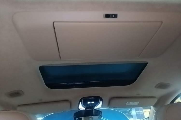 Used VOYAH Dream 2025 PHEV Four-Wheel Drive Prestige Qiankun Edition
