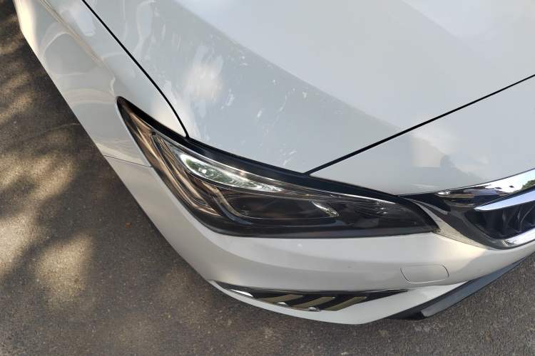 Used Buick Verano 2019 Sedan 20T Dual-Clutch Leading Model Right Front Headlight