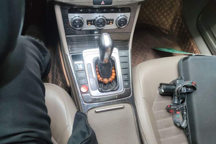 Used Volkswagen Magotan 2012 1.8TSI Prestige Model Gear Lever