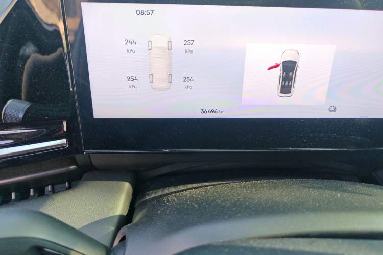 Used Geely Galaxy L6 2024 125km PLUS Dragon Edition Odometer Close Up