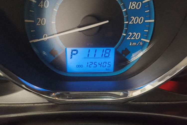 Used Toyota YARiS L Zhi Xuan 2015 1.5E Automatic Charm Edition Odometer Close Up