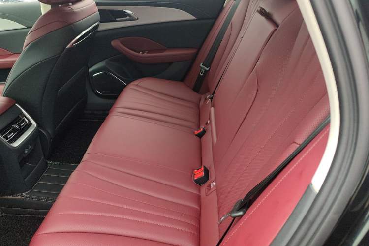 Used Hongqi H5 2025 1.5T DCT Qiyun 500 000th Unit Commemorative Edition Left Rear Seat