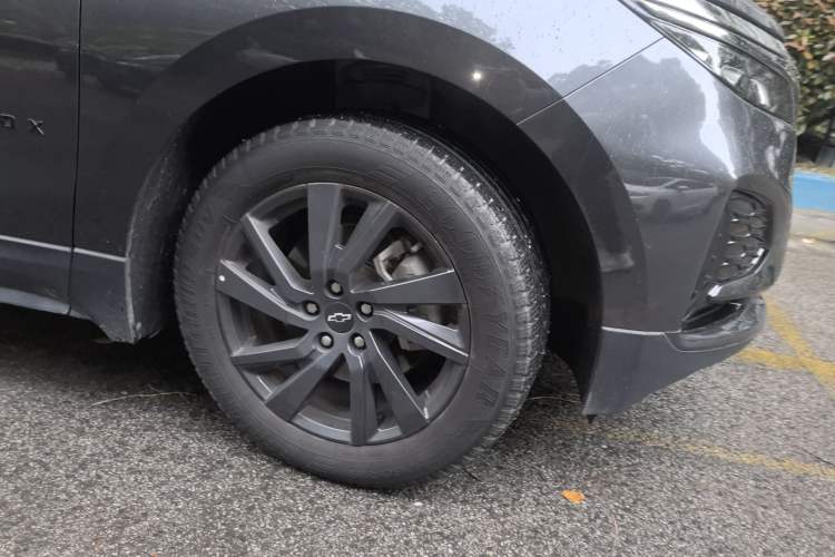 Used Chevrolet Equinox 2021 550T RS Smart Boundary-Pushing Edition Right Front Wheel Hub