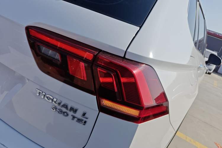 Used Volkswagen Tiguan L 2020 330TSI Automatic Two-Wheel Drive Smart Luxury Edition China VI Standard Right Rear Taillight