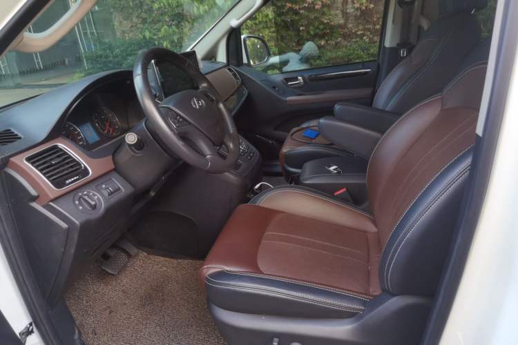 Used SAIC MAXUS G10 2016 2.0T Automatic Luxury Executive Edition Left Front Seat