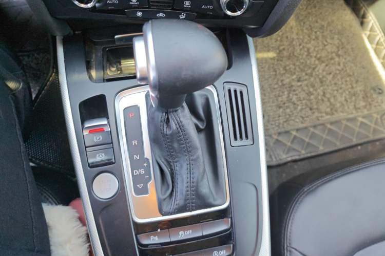 Used Audi A4L 2016 35 TFSI Automatic Comfort Model Gear Lever