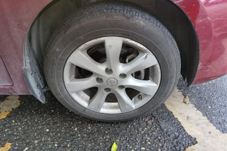 Used Nissan Tiida 2013 1.6L CVT Cool Cafe Edition Right Front Wheel Hub