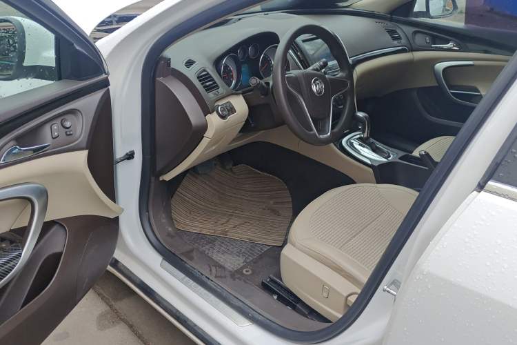 Used Buick Regal 2015 2.0L Leading Fashion Edition Driver Seat