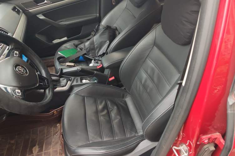 Used Volkswagen Lavida 2015 1.6L Automatic Luxury Edition Left Front Seat