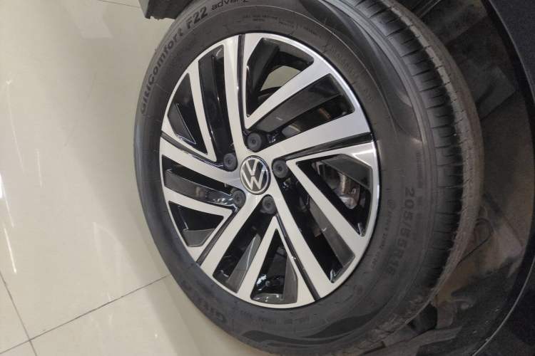 Used Volkswagen Lavida 2023 1.5L Automatic 5 Million Edition Right Rear Wheel Hub