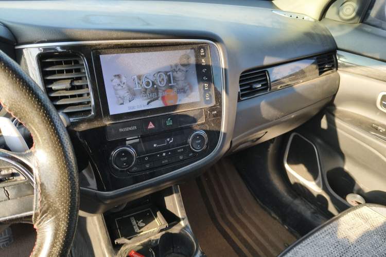 Used Mitsubishi Outlander 2016 2.4L 4x4 Luxury Edition 7-Seater