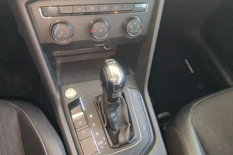 Used Volkswagen Tiguan L 2017 330TSI Automatic Two-Wheel Drive Luxury Edition
