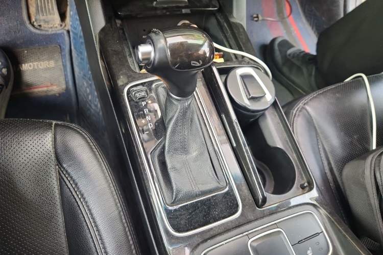 Used Kia Cadenza 2013 2.4L Business Sunroof Version China IV Standard Gear Lever