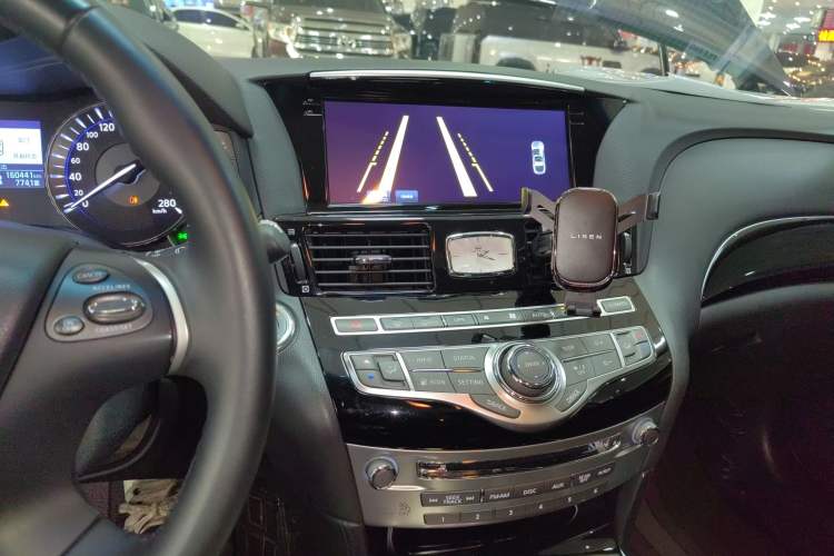 Used Infiniti Q70 2017 Q70L 2.5L Elite Edition Audio And AC Panel