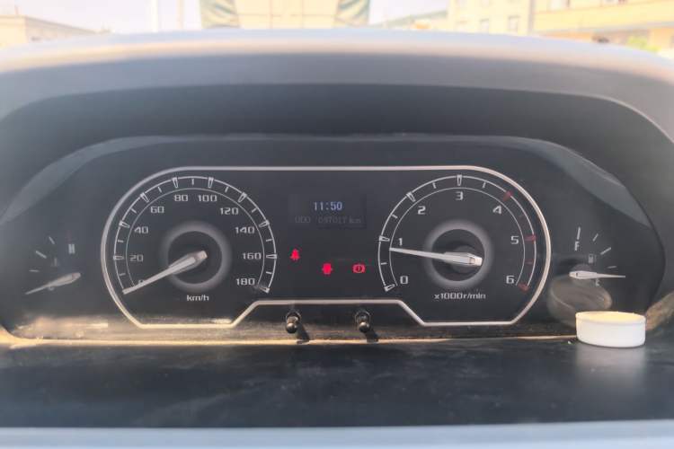 Used SAIC MAXUS Xintu V80 2018 2.5T 6-Speed Manual Aoyuntong Facelifted Short Wheelbase Mid-Height 5-6-Seater Instrument Cluster