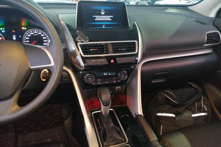 Used Mitsubishi Eclipse Cross 2018 1.5T CVT Two-Wheel Drive Fearless Edition Audio And AC Panel