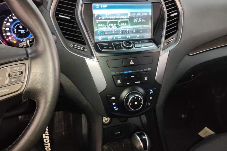Used Hyundai Santa Fe 2013 2.4L Automatic 2WD Comfort Edition Audio And AC Panel