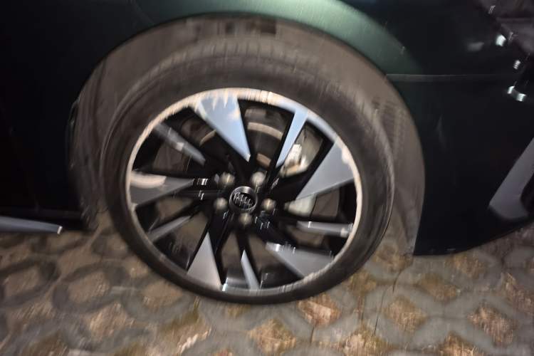 Used Audi A3 2022 A3L Limousine 35 TFSI Fashion Sport Model Right Front Wheel Hub