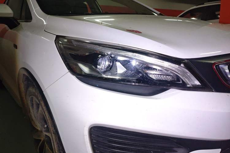 Used Geely Auto Emgrand GS 2018 Lingchao Edition 1.4T Automatic ZhenShang Smart Connectivity Model Right Front Headlight