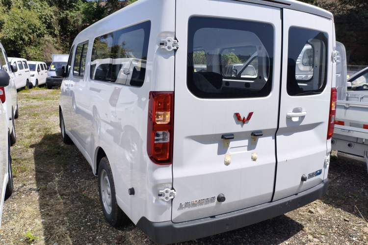 Used Wuling Yangguang 2025 Model 400km Bus Edition—Comfort Edition Rear Left 45 Deg