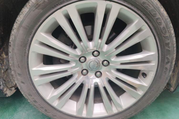 Used Chrysler 300C 2013 3.6L Luxury Edition Right Front Wheel Hub