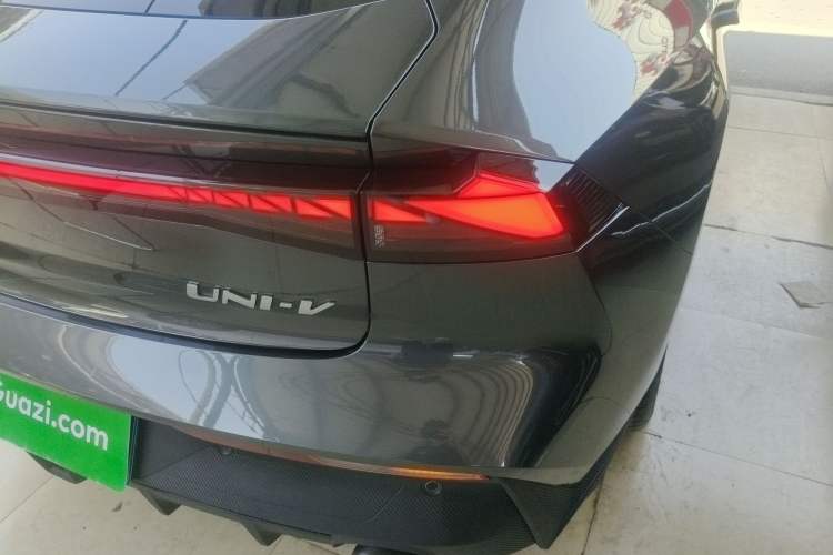 Used CHANGAN UNI-V 2023 1.5T Premium Model
