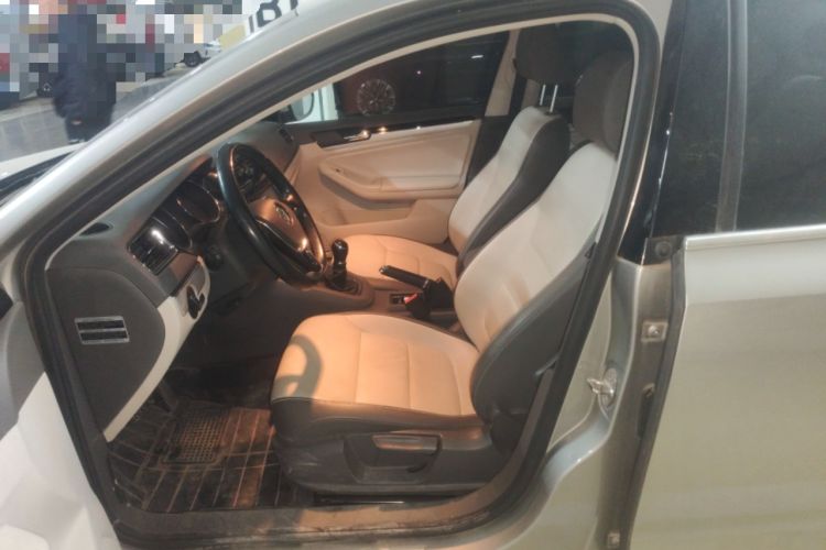 Used Volkswagen Sagitar 2015 1.6L Manual Comfort Model
