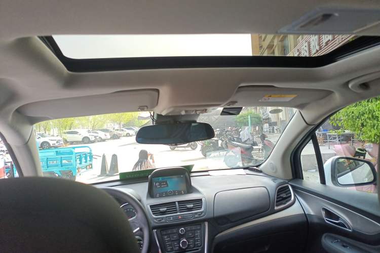 Used Buick Encore 2015 1.4T Automatic Two-Wheel Drive Urban Elite Version
