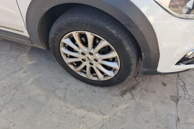 Used Qoros 3 2016 Urban SUV 1.6T Automatic Zhiyue Model