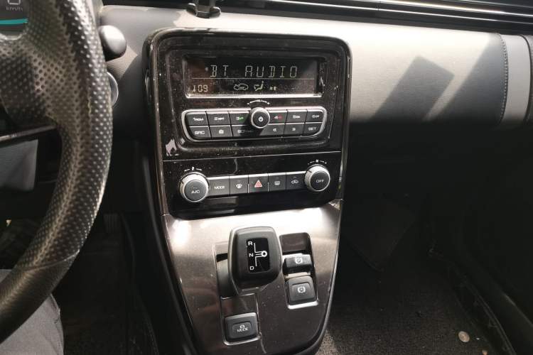 Used ORA iQ 2018 High-Range Version Smart Connectivity Model