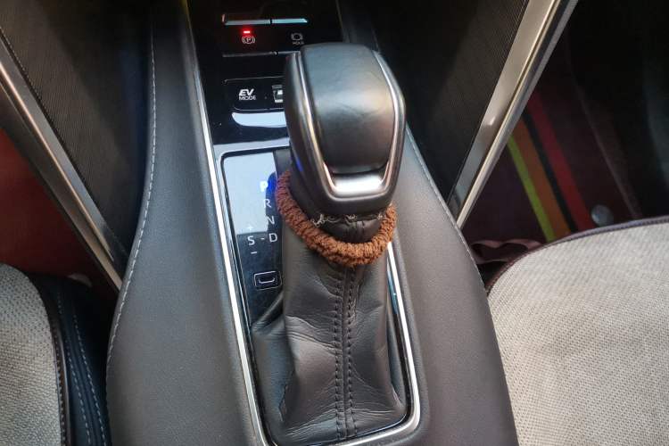 Used Toyota Harrier 2022 Dual-Engine 2.5L CVT Two-Wheel Drive Luxury Edition Gear Lever