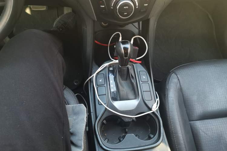 Used Hyundai Grand SantaFe 2013 3.0L 7-Seater Four-Wheel-Drive Comfort Edition Gear Lever