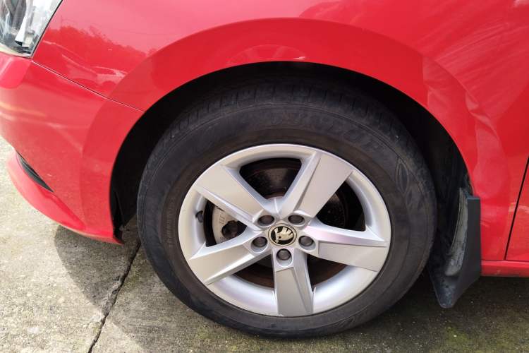 Used Skoda Fabia 2017 1.4L Automatic Car Enjoy Edition Left Front Wheel Hub